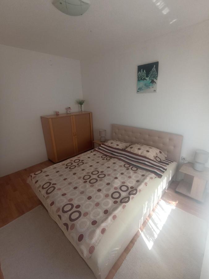 Sleep & Fly - Sarajevo Airport Apartment Exterior foto