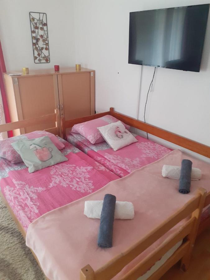 Sleep & Fly - Sarajevo Airport Apartment Exterior foto